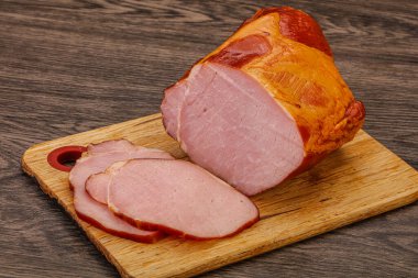 Baharatlı ve otlu füme domuz aslanı.