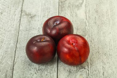 Olgun tatlı erik meyvesi yığını