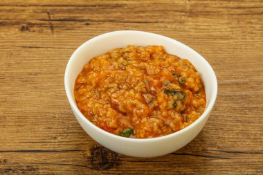 Geleneksel Gürcistan Kharço çorbası. Et ve baharatlı.