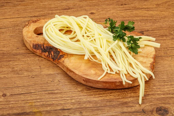 Chechil Espaguete Queijo Lanche Sobre Bordo — Fotografia de Stock