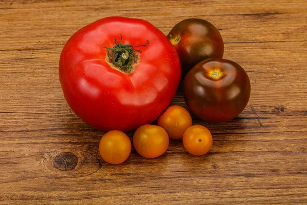 Campuran Tomat Yang Matang Merah Kuning Dan Cumato — Stok Foto