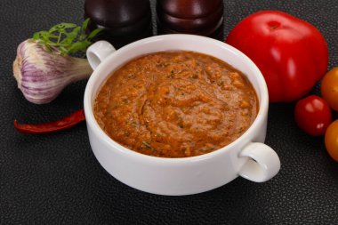 Meşhur İspanyol soğuk domates çorbası.