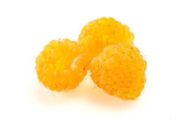 Tatlı, olgun, yapraklı sarı ahududu.