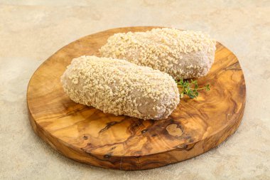 Fırında pişmemiş tavuk pirzolası.