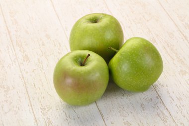 Olgun, tatlı, sulu elma