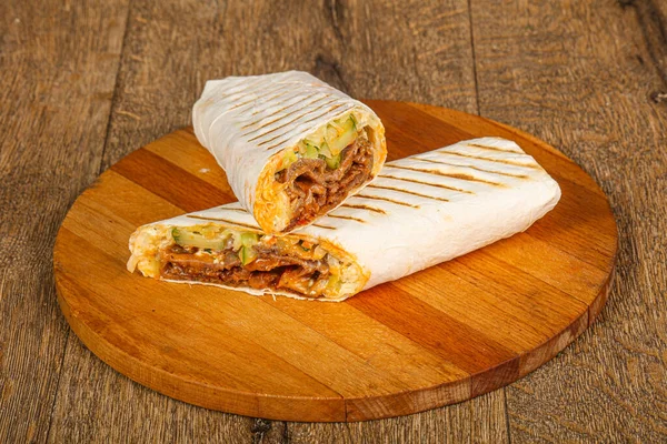 Grillad Shawarma Med Kött Grönsaker Och Sås — Stockfoto