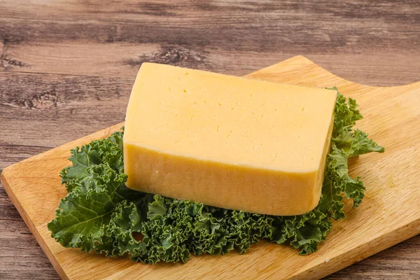 Lezzetli Sarı Tilsiter Peyniri — Stok fotoğraf