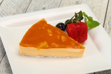Kayısılı cheesecake çilekli ve naneli.