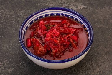 Rus geleneksel lahana ve sığır eti çorbası