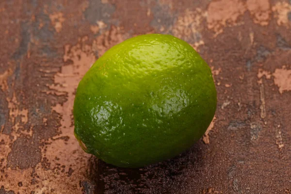 Cal Verde Madura Sobre Fondo Madera —  Fotos de Stock