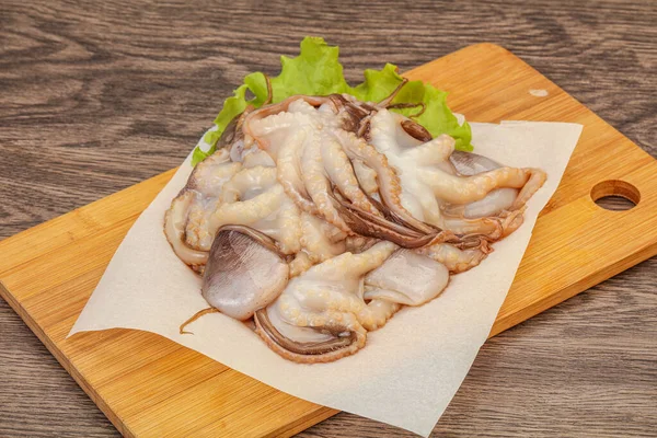 Сырые Морепродукты Осьминог Приготовления Пищи Над Доской — стоковое фото