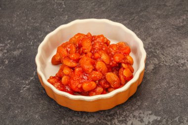 Domates soslu ve biberli fırında böbrek.