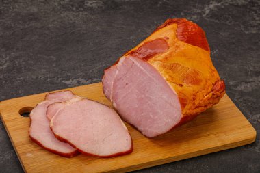 Baharatlı ve otlu füme domuz aslanı.