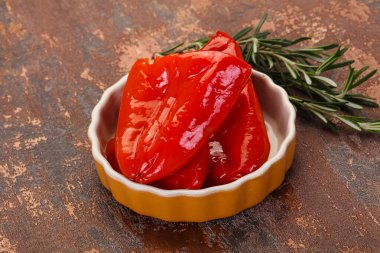 Yağlı kırmızı dolma biberi turşusu