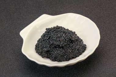 Lüks balık, kâsede siyah havyar.