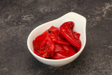 Yağda ızgara kırmızı biber.