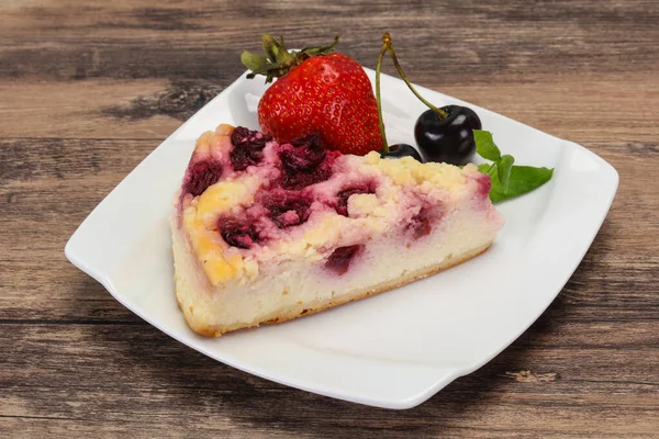 Torta Formaggio Con Ciliegia Servita Alla Fragola Menta — Foto Stock