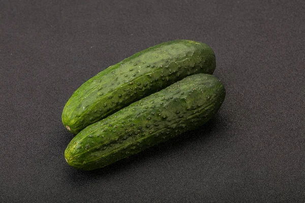 分离成熟的天然绿色黄瓜 — 图库照片