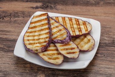 Izgara graffiti yumurta dilimleri ve zeytinyağı.