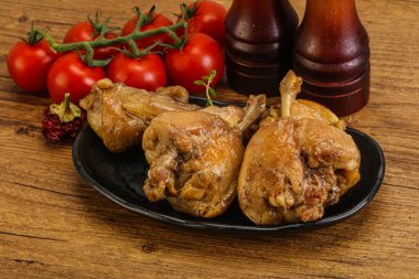 Tatlı ve baharatlı soslu tavşan yahnisi.