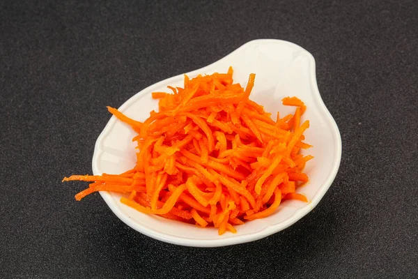 碗里有辣味的韩国胡萝卜 — 图库照片