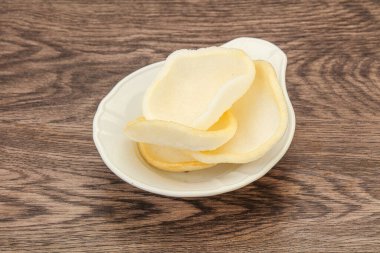 Asya usülü - kâsede ev yapımı karides cipsi