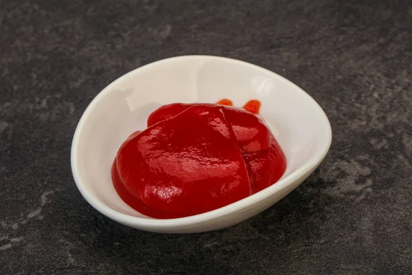 Вкусный Томатный Кетчуп Миске — стоковое фото