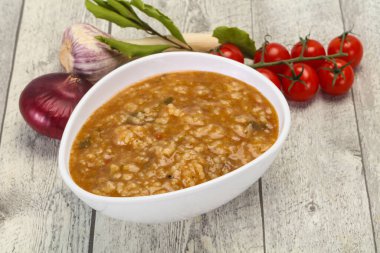 Kafkas Kharço çorbası, sığır eti ve pilav.