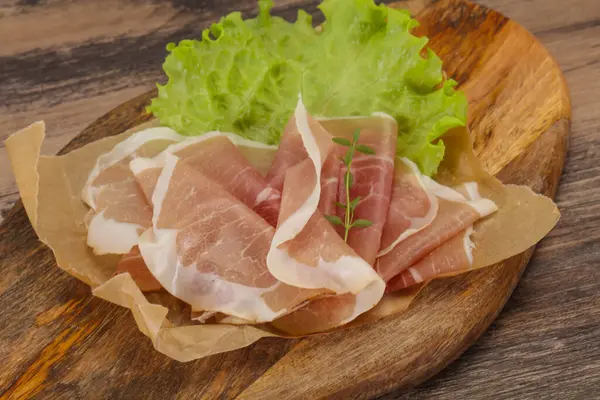 イタリアのProsciutto豚肉スナック上ボード — ストック写真