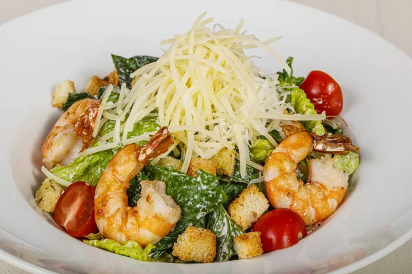 Salada Caesar Com Camarão Tomate Queijo — Fotografia de Stock