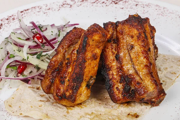 Bistecca Maiale Alla Griglia Con Cipolla Servita Con Osso — Foto Stock