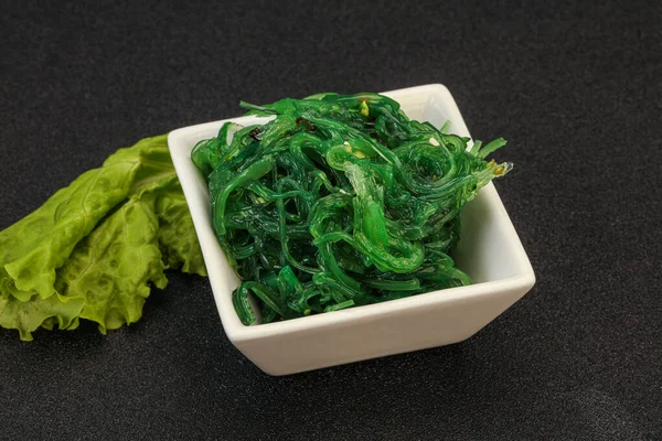 Green Chuka Seaweed Salad Terisolasi White Background Top View Laut — Stok Foto