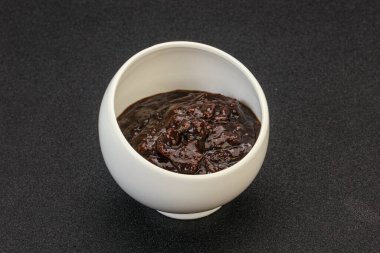 Kasede acı biber sosu var.