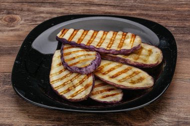 Izgara graffiti yumurta dilimleri ve zeytinyağı.