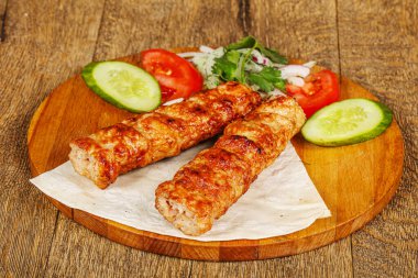 Sebzeli ve soğanlı ızgara tavuk.