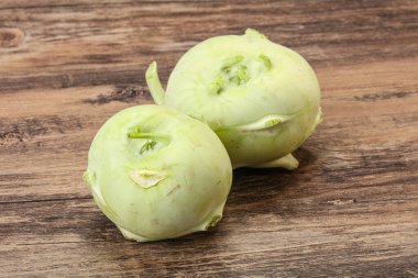 Vejetaryen mutfağı. Çiğ kohlrabi lahanası.