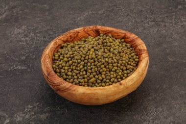 Vejetaryen mutfağı. Pişirmek için kuru yeşil mercimek.