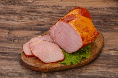 Baharatlı ve otlu füme domuz aslanı.