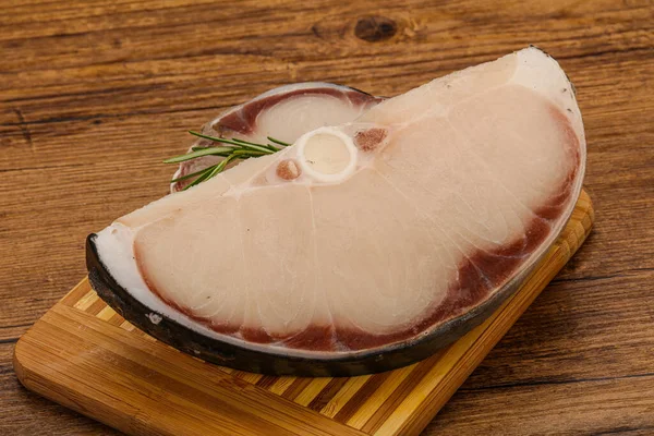 Filete Tiburón Crudo Servido Romero Para Cocinar —  Fotos de Stock