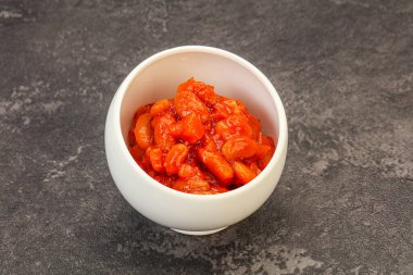 Domates soslu ve biberli fırında böbrek.