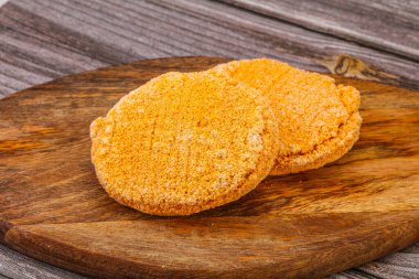 Fırında pişmemiş ev yapımı tavuk pirzolası.