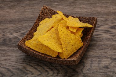 Meksika mısır cipsi üçgen yığını.