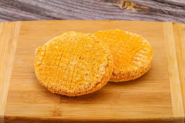 Fırında pişmemiş ev yapımı tavuk pirzolası.