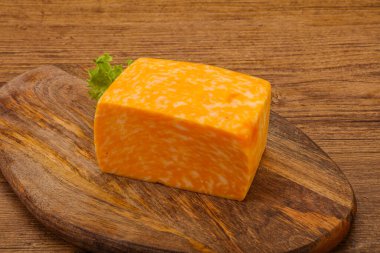 Sütlü mermer peynir tuğlası.