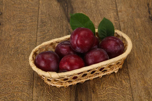 Ripe Plum Heap Wooden Basket — Stock Photo, Image