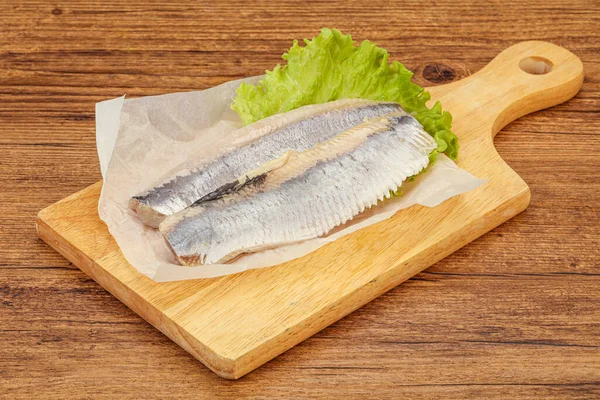 Filete Arenque Con Hojas Ensalada Sobre Tabla —  Fotos de Stock