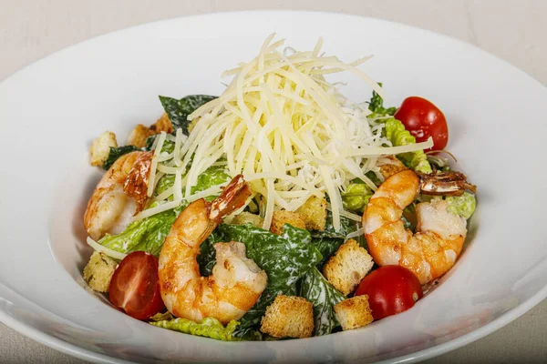 Caesar Salade Met Garnalen Tomaat Kaas — Stockfoto