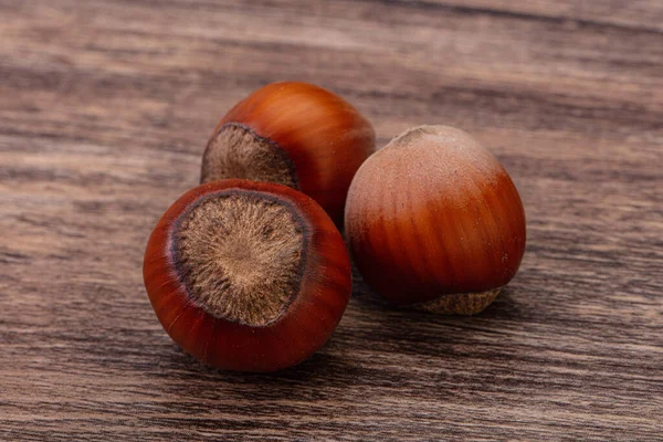 Hasselnötshögen Isolerad Över Naturlig Bakgrund — Stockfoto