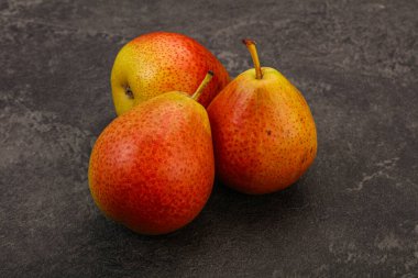 Tatlı olgun armut alabalığı meyvesi