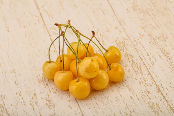 Poucos Doce Amadurecido Amontoado Cereja Amarela — Fotografia de Stock